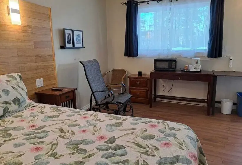 デラックスルーム, Three Island Motel
