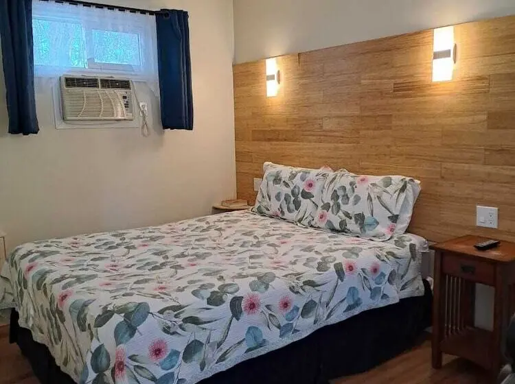 デラックスルーム, Three Island Motel