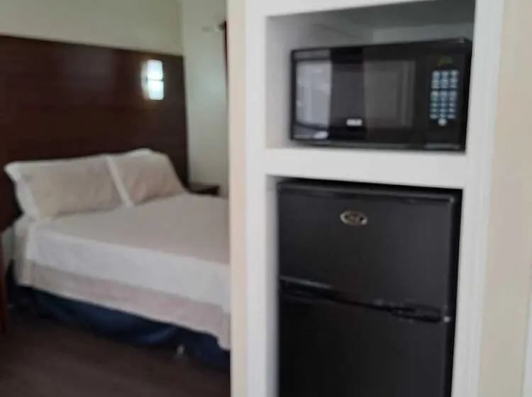 デラックスルーム, Three Island Motel