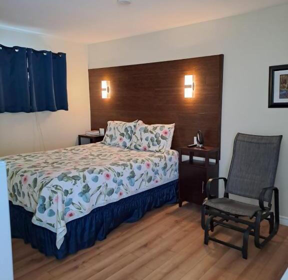 经济房, Three Island Motel