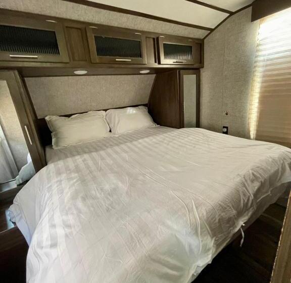 스탠다드 룸 가든 전망, منتجع واحة الفريد للايواء السياحي بمدينة العلا