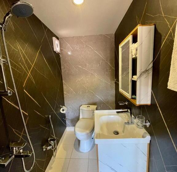 스탠다드 룸 킹사이즈 침대, منتجع واحة الفريد للايواء السياحي بمدينة العلا