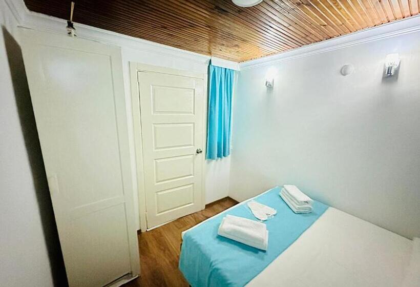 اتاق استاندارد یک نفره, La Maison Bleue
