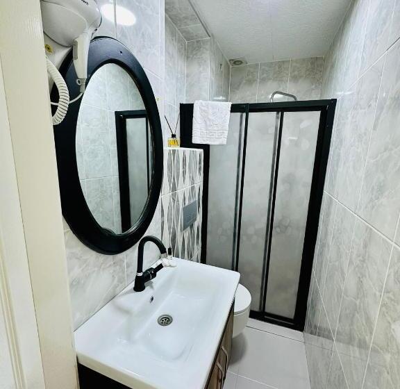 اتاق لوکس چهار تخته, La Maison Bleue