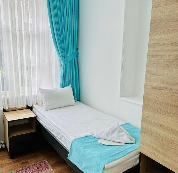 اتاق لوکس چهار تخته, La Maison Bleue