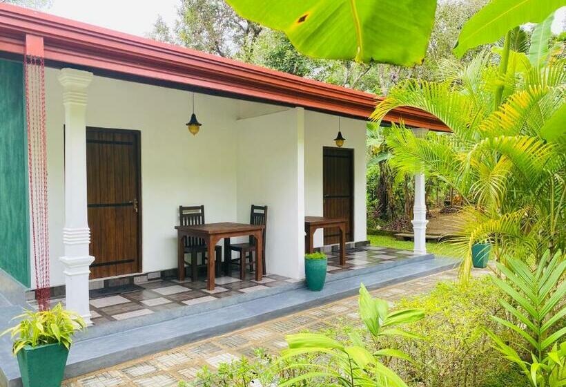 スタンダードルーム, The Hutt Habarana