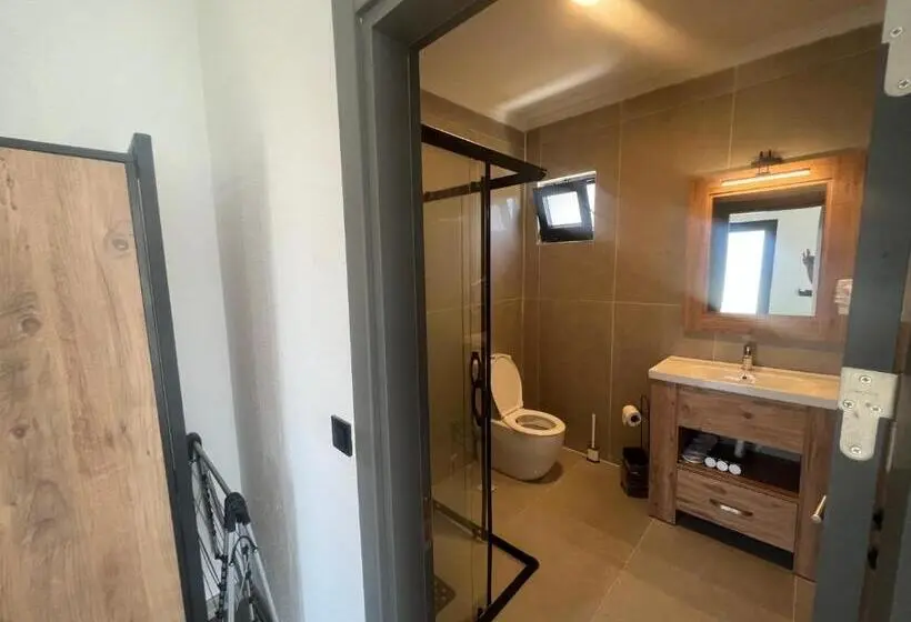 اتاق استاندارد سه تخته با چشم‌انداز باغ, Tolstoy Un Bisikleti Otel
