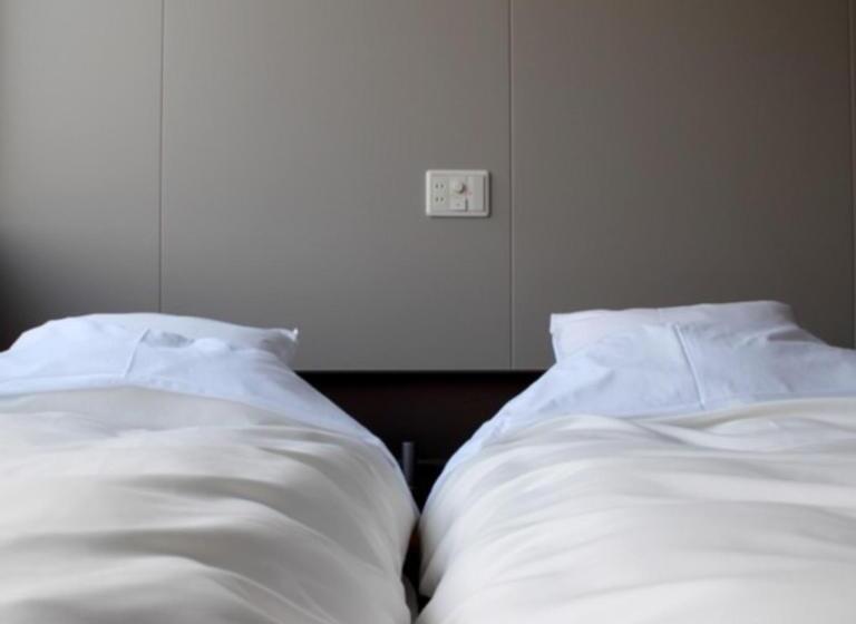 غرفة قياسية, Arita Huis