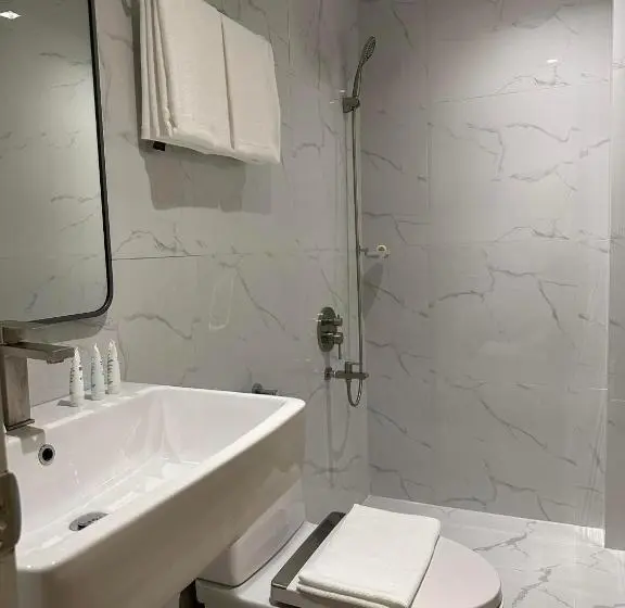 اتاق سوپریور با تخت بزرگ, West Prime