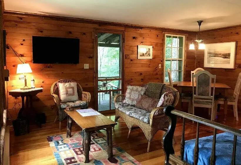 スタンダードルーム, Adirondack Cottage Retreat