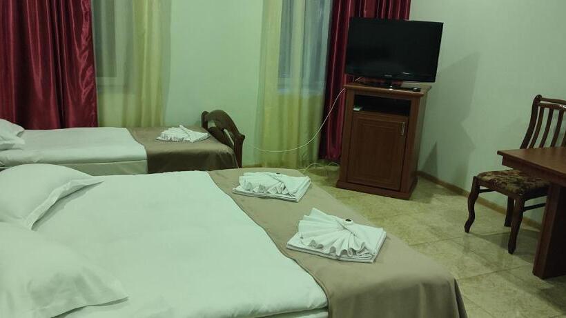 Номер Стандарт Трехместный, Sweet Home Hotel Meghri