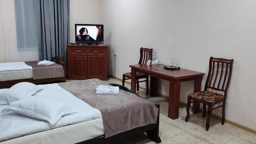 اتاق استاندارد سه نفره, Sweet Home Hotel Meghri