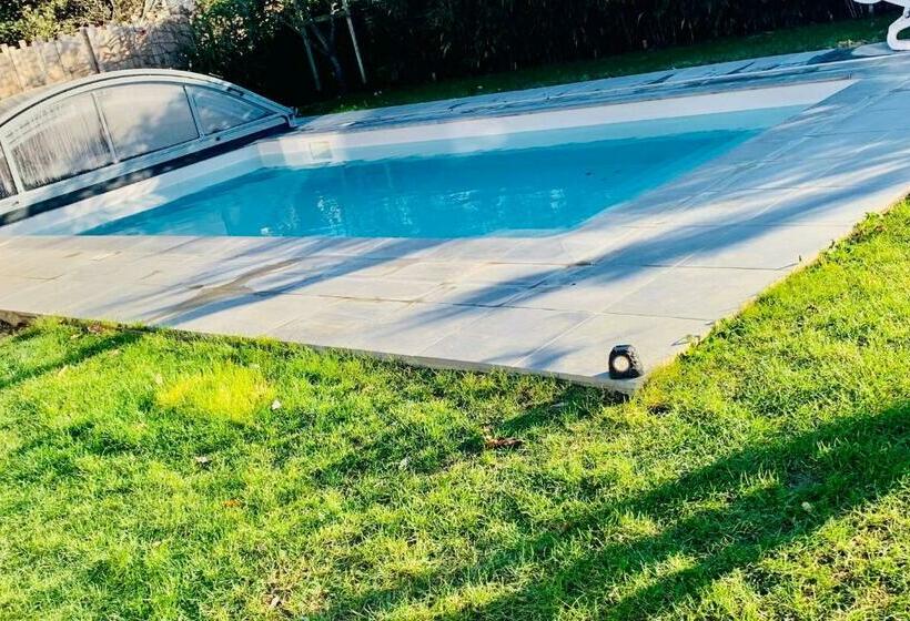 침실 1개 주택, Time Stops Here At Home