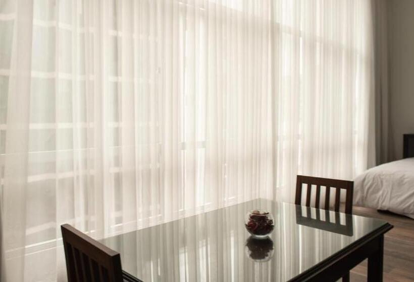 Президентский Люкс, Lima Host