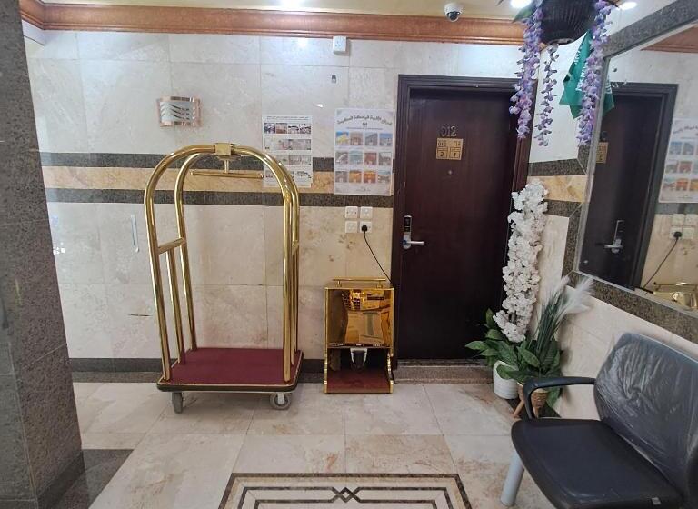 חדר סטנדרט לארבעה, فندق المقام الراقي للشقق والغرف المفروشة