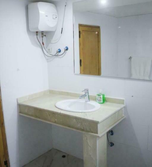 اتاق اکونومی یک تخته, Andalusia