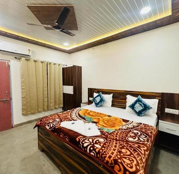 Camera Deluxe, The Nirmala Palace