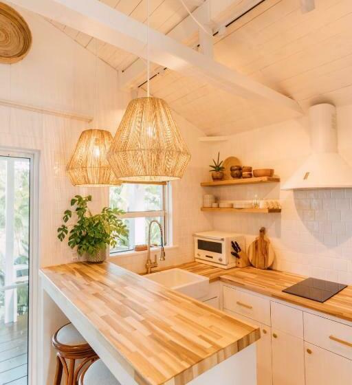 스위트, The Guava Shack