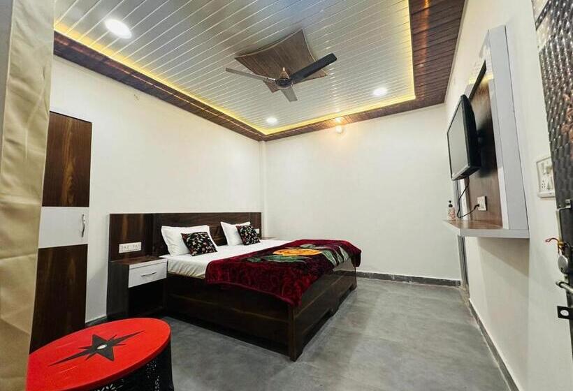 Camera Deluxe, The Nirmala Palace