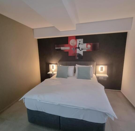 استودیوی استاندارد, Korzo Suites