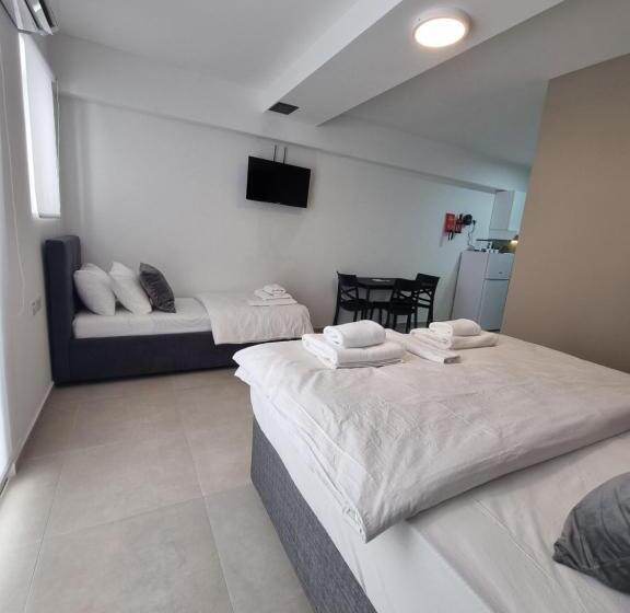 استودیوی استاندارد, Korzo Suites