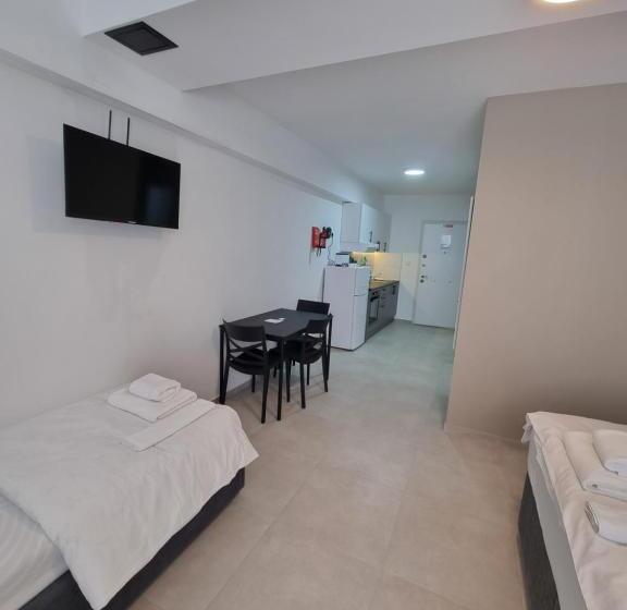 استودیوی استاندارد, Korzo Suites