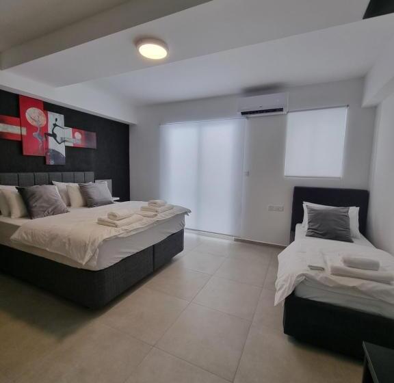 استودیوی استاندارد, Korzo Suites