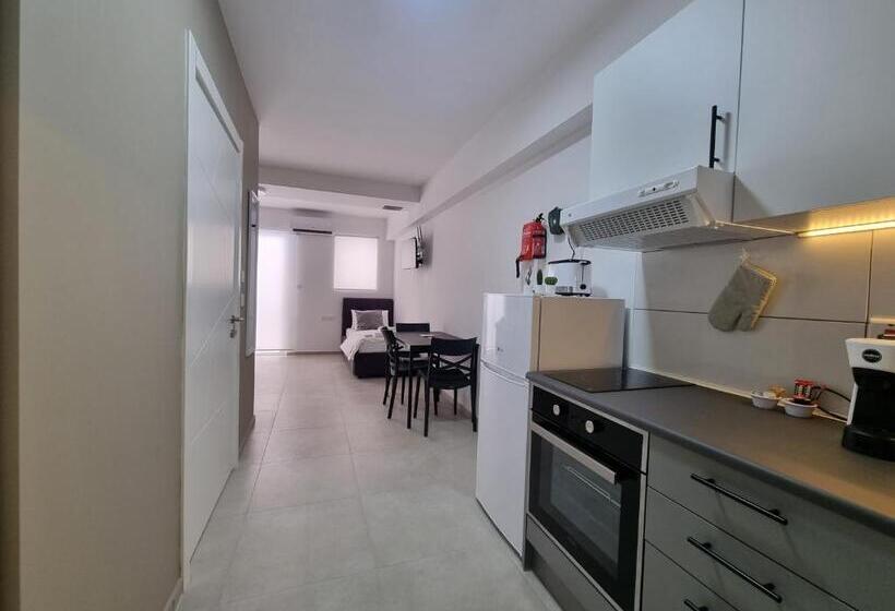 استودیوی استاندارد, Korzo Suites