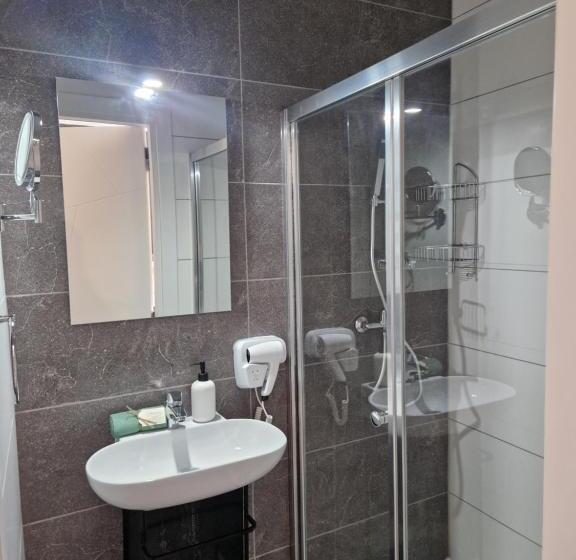 اتاق لوکس با بالکن, Korzo Suites