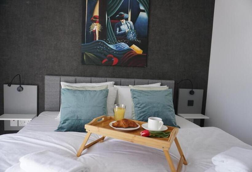 اتاق لوکس با بالکن, Korzo Suites