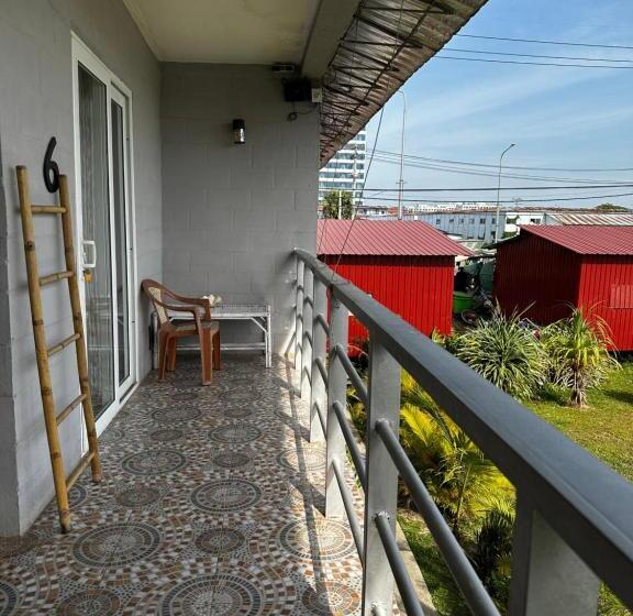 キングサイズベッドのスタンダードルーム, Ginger Sihanoukville