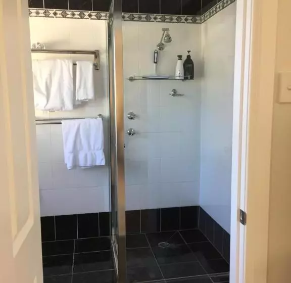 キングサイズベッドのデラックスルーム, Bundanoon Lodge