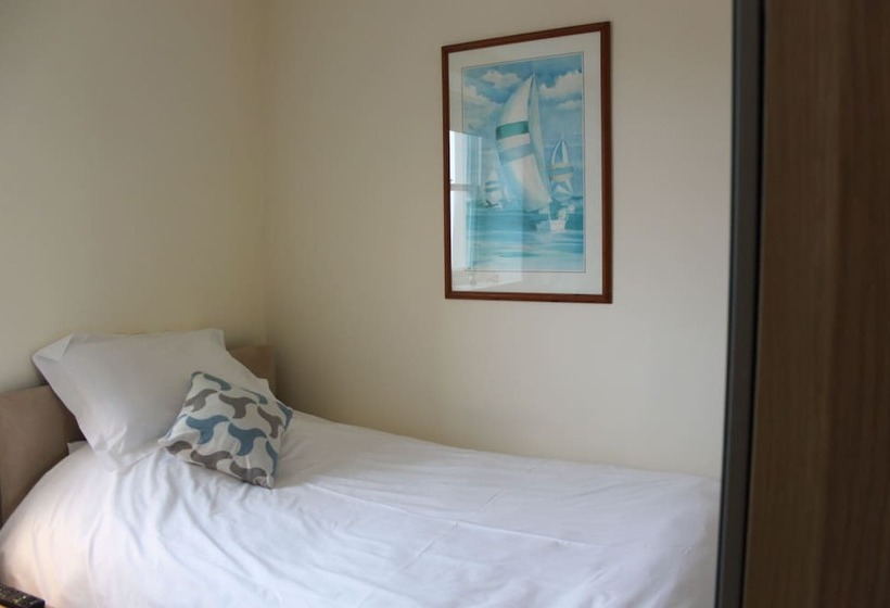 اتاق استاندارد یک نفره, The Olive Branch