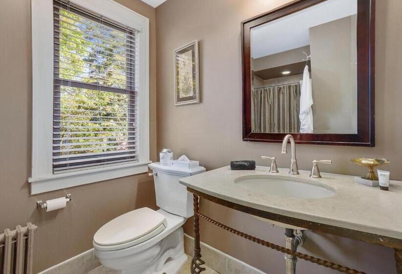 디럭스 스위트, Debary Inn
