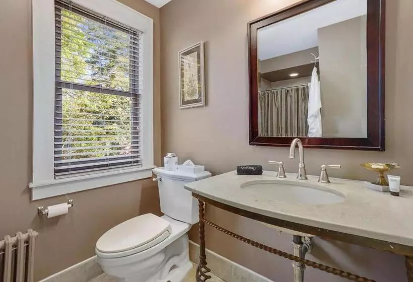 デラックススイート, Debary Inn