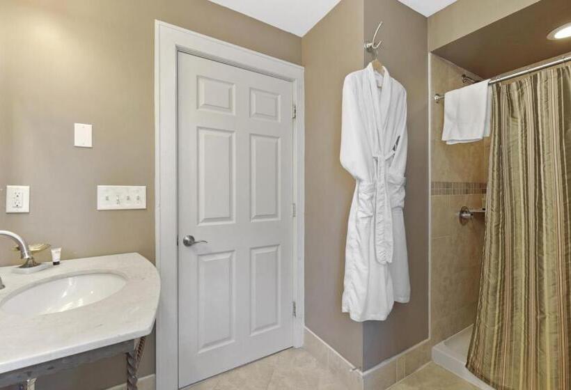 جناح ديلوكس, Debary Inn