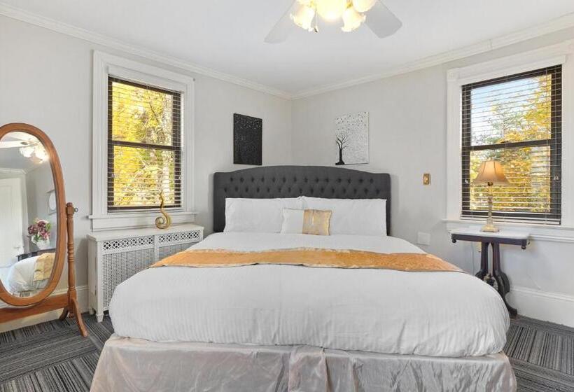 جناح ديلوكس, Debary Inn