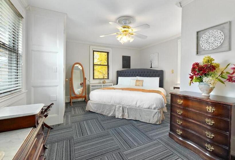 جناح ديلوكس, Debary Inn