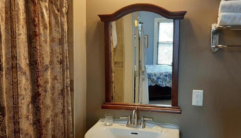 غرفة ديلوكس, Debary Inn