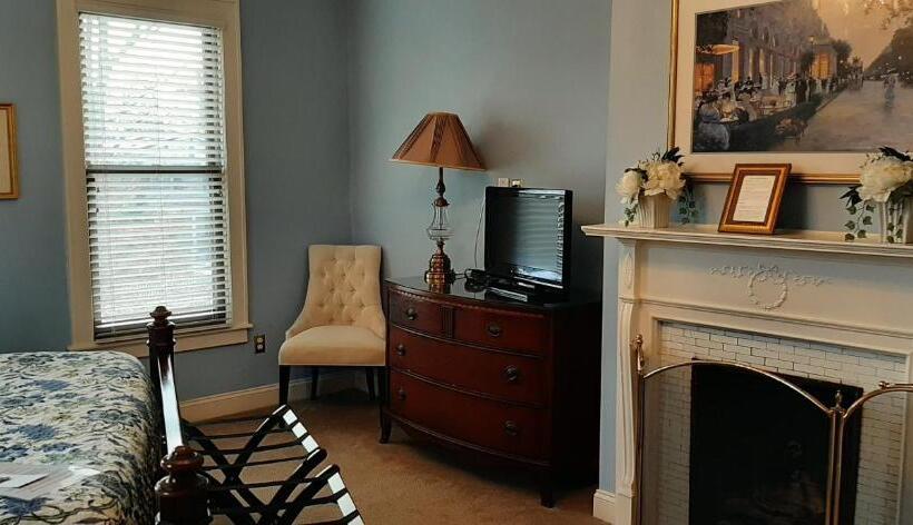 غرفة ديلوكس, Debary Inn