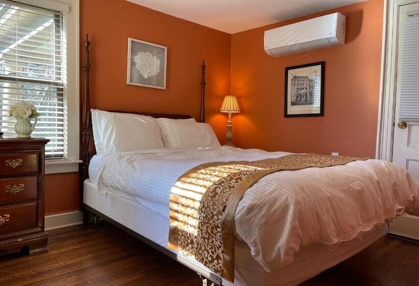 غرفة أساسية, Debary Inn