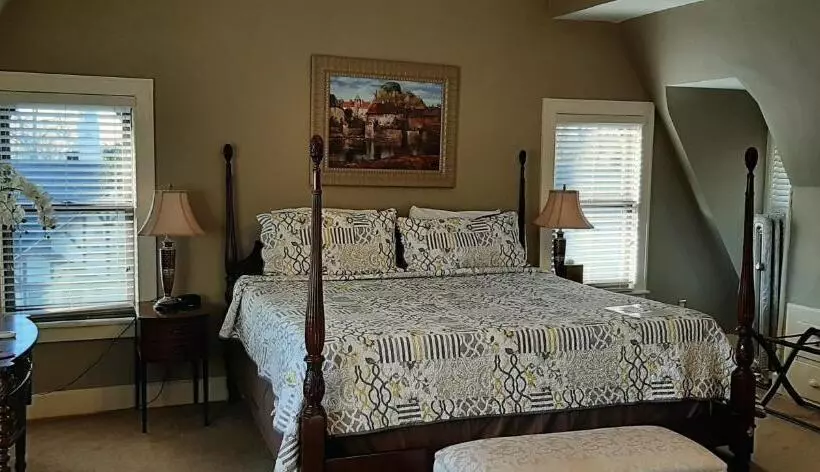 キングサイズベッドのデラックスルーム, Debary Inn