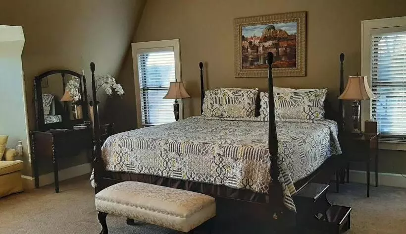 キングサイズベッドのデラックスルーム, Debary Inn