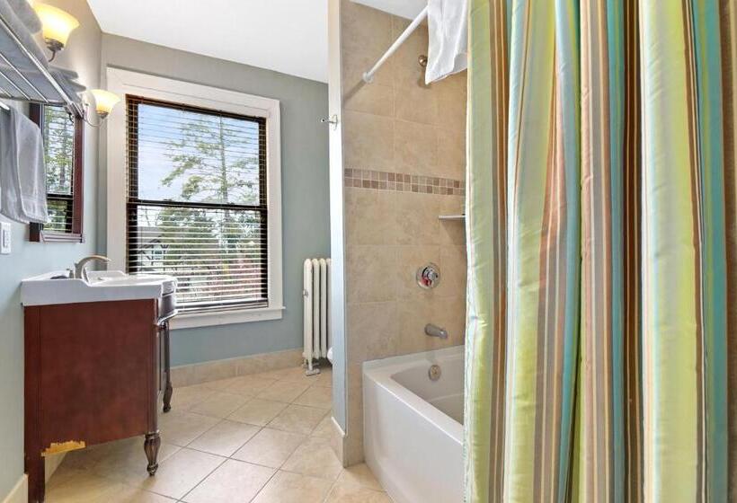 غرفة بيزنس, Debary Inn