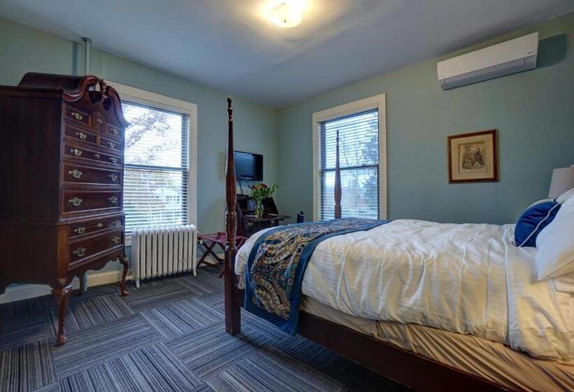 غرفة بيزنس, Debary Inn