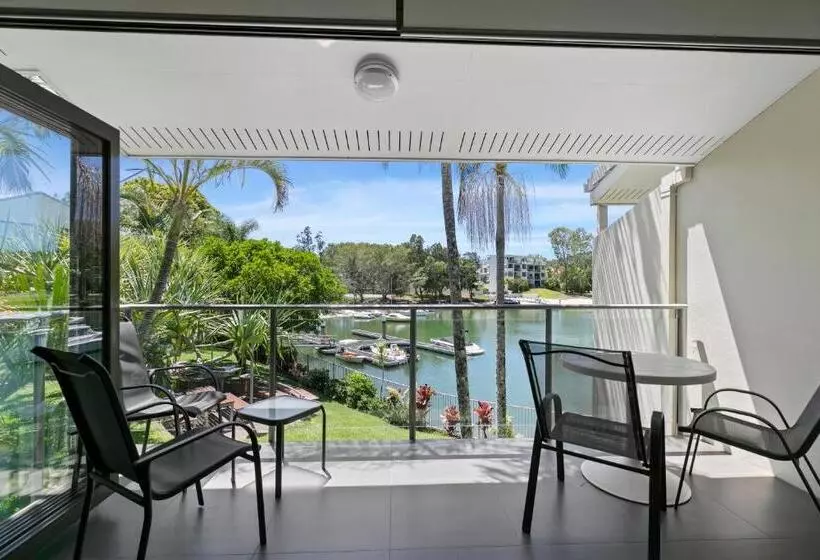 2 Bedroom Apartment with Views, Culgoa Point Beach Resort