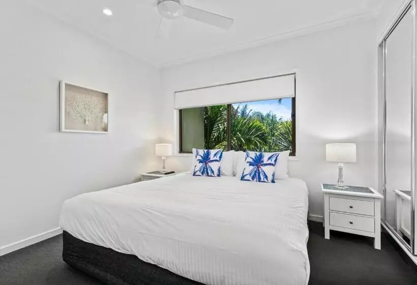 2 Bedroom Apartment with Views, Culgoa Point Beach Resort