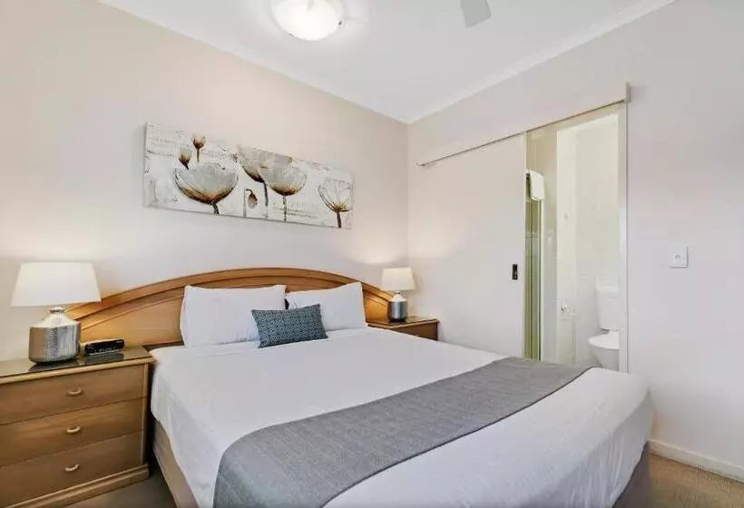2 Bedroom Apartment with Views, Culgoa Point Beach Resort