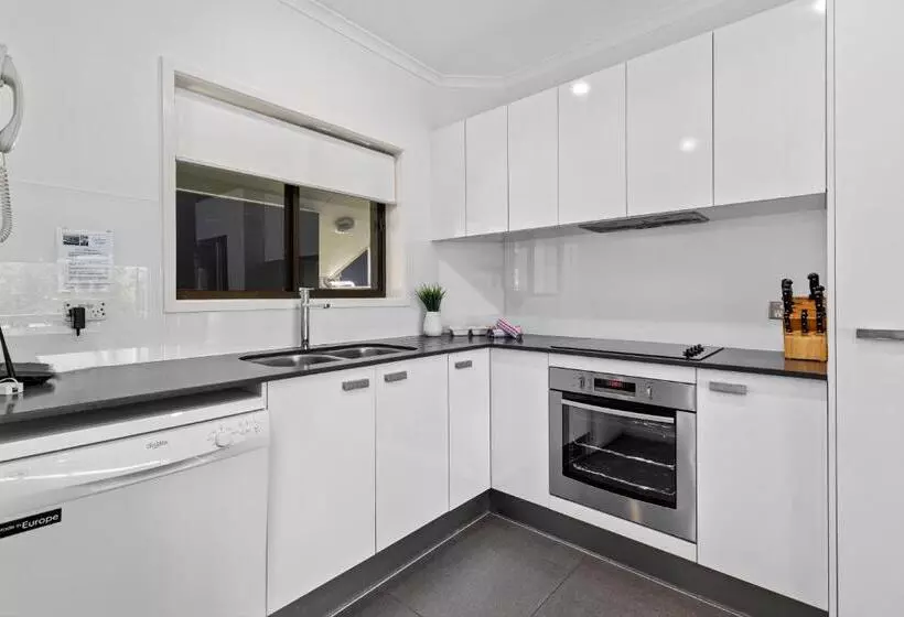 2 Bedroom Premium Apartment with Views, Culgoa Point Beach Resort