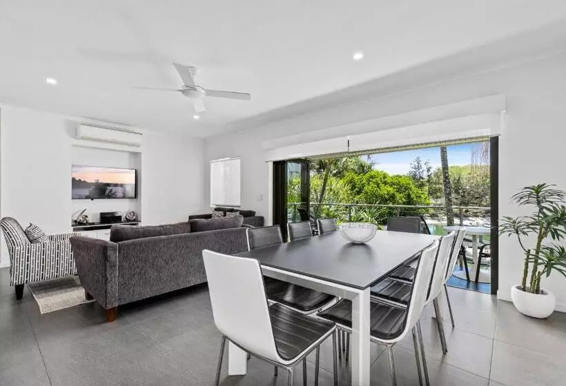 2 Bedroom Premium Apartment with Views, Culgoa Point Beach Resort